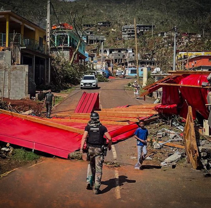 Ciclone mata cerca de 1.000 em arquipélago francês: ‘Como uma bomba atômica’