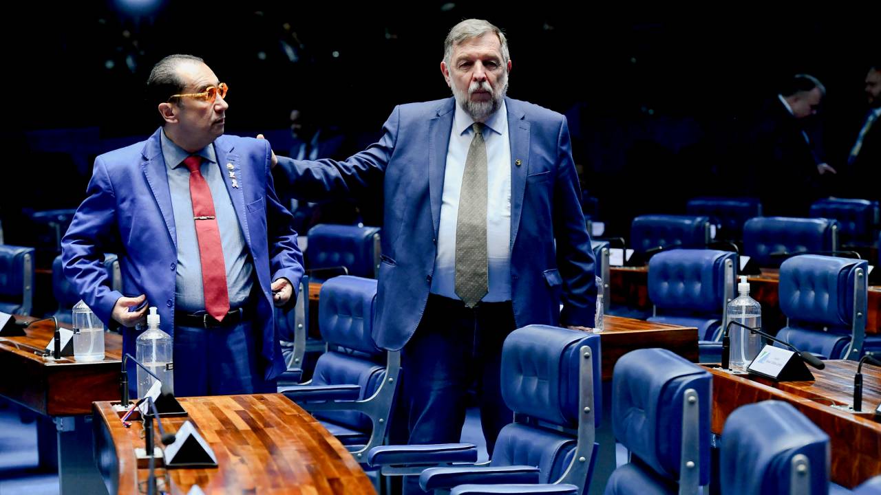 Jorge Kajuru e Flávio Arns são autores de emenda que amplia benefício para PCDs comprarem carros
