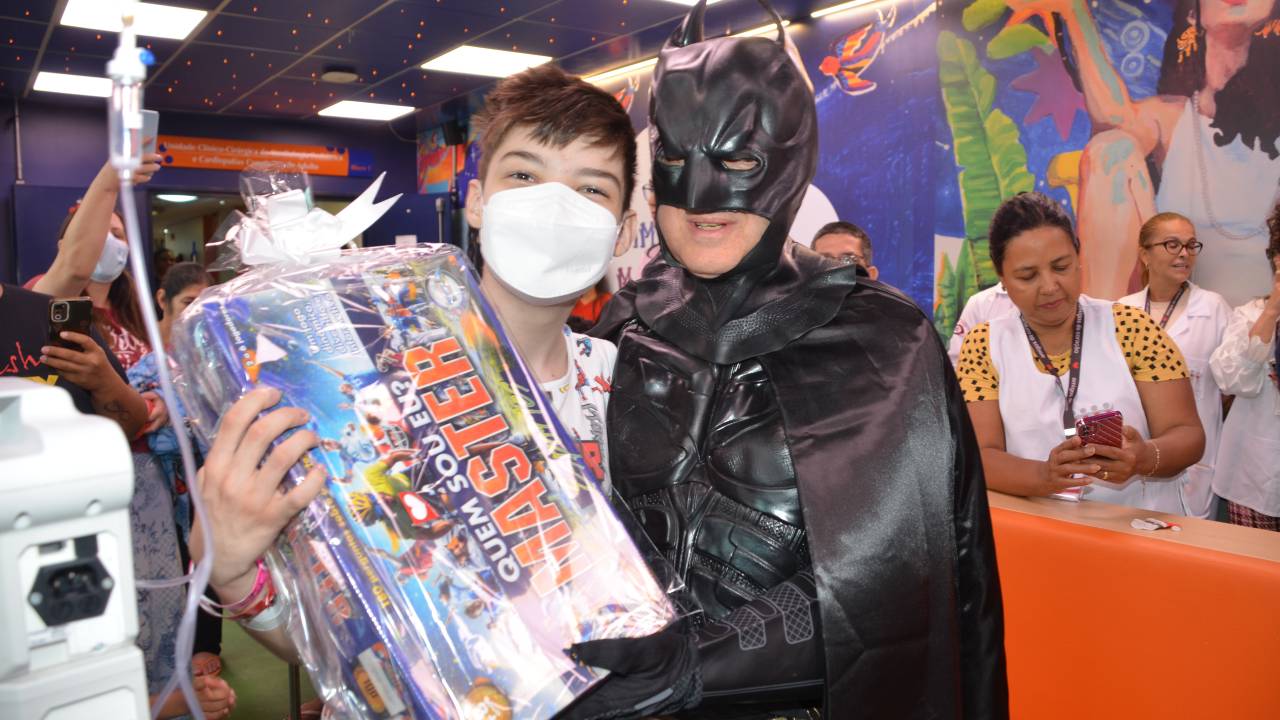 BATMAN: Roberto Kalil Filho durante ação de Natal no InCor