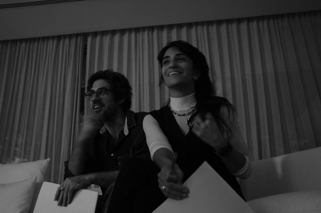 Diretores no set Paula Sacchetta e Renan Flumian no set do curta 'UnMute' -