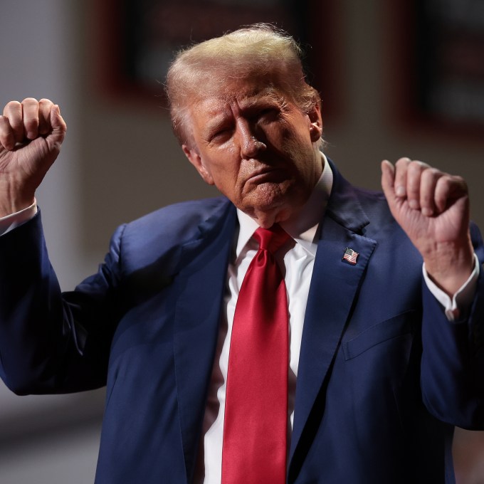 O impressionante aumento da legião de adeptos de Trump nas redes sociais