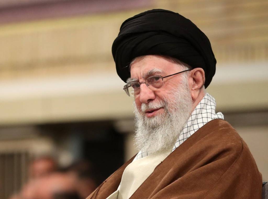 Líder supremo do Irã critica proposta nuclear dos EUA e diz que continuará enriquecendo urânio