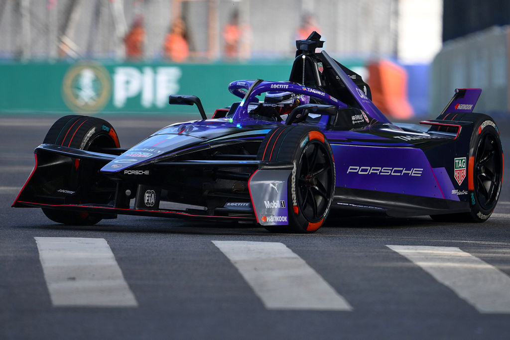SAO PAULO, BRAZIL - DECEMBER 07: Pascal Wehrlein of Germany driving the (1) TAG Heuer Porsche Formula E Team Porsche 99X Electric Gen3 at Sao Paulo Street Circuit on December 07, 2024 in Sao Paulo, Brazil. (Photo by Simon Galloway/LAT Images for Formula E)