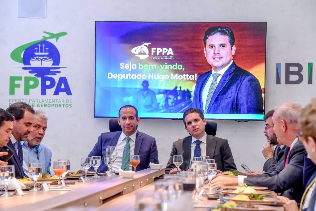 O alerta de Hugo Motta sobre a taxa de juros e o dólar em alta