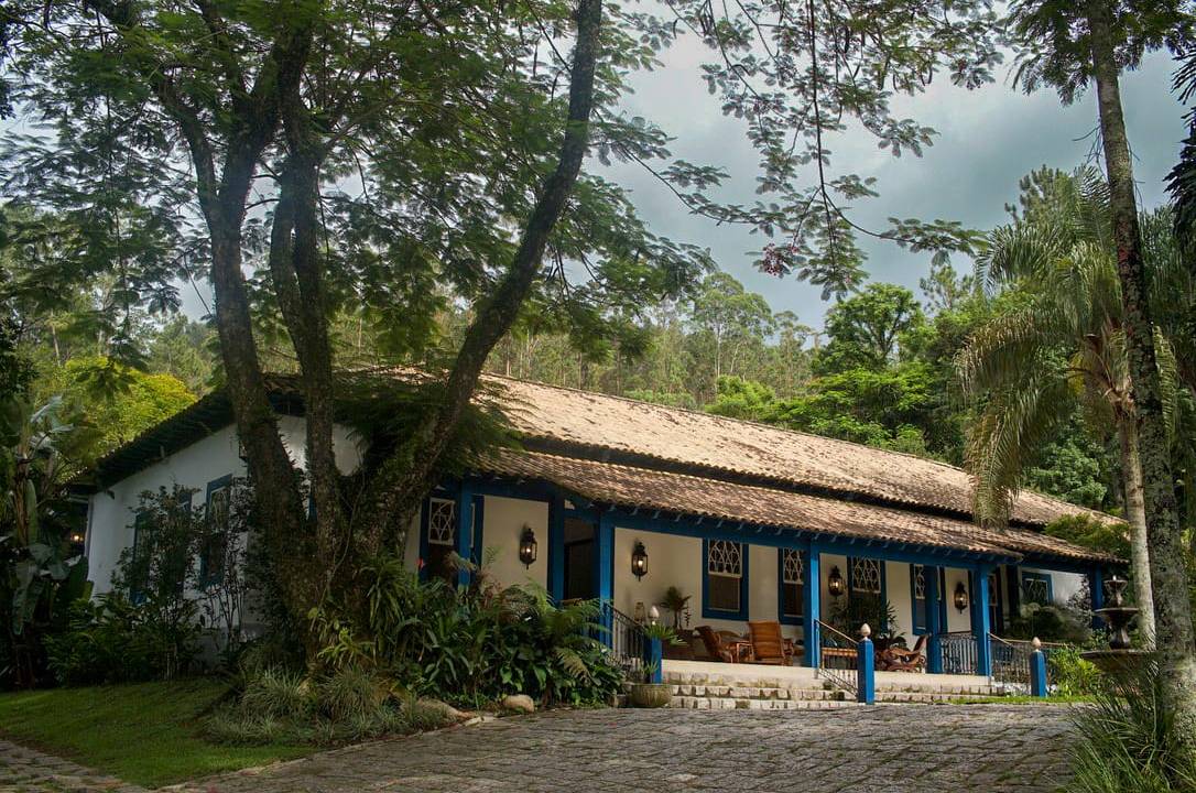 Sede da Fazenda Santa Vitória, tem quartos com decoração colonial original
