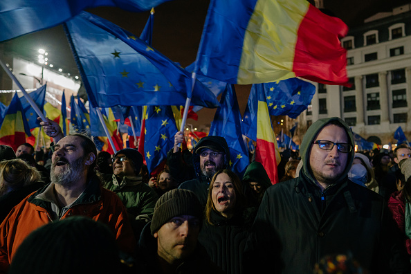 Protestos pró-UE em Bucareste, capital da Romênia. 05/12/2024