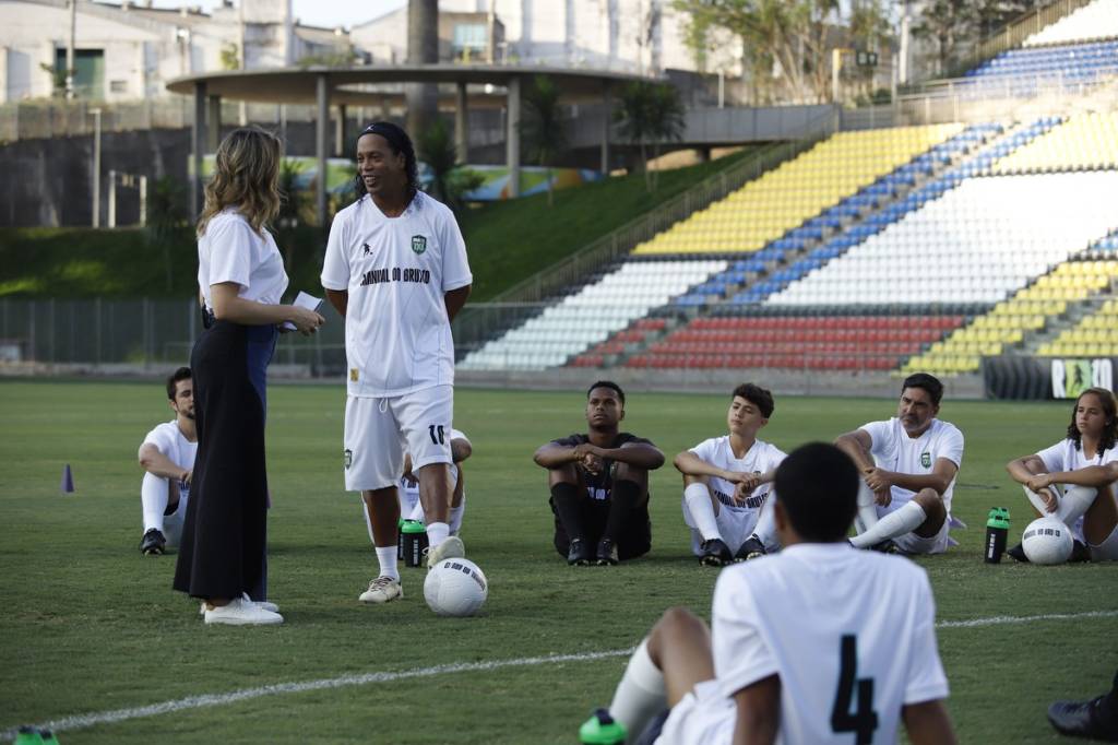 Ronaldinho Gaúcho lança “Manual do Bruxo” para jovens atletas