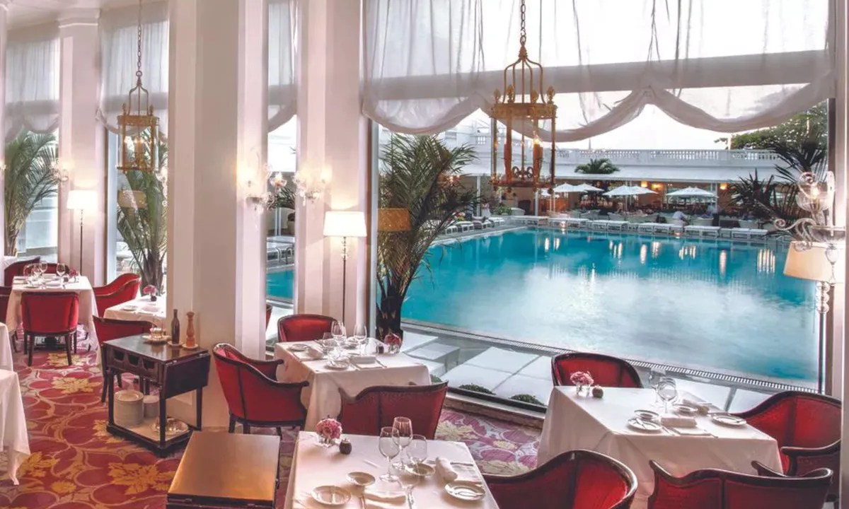 O restaurante Cipriani, com vista para a piscina do Copacabana Palace