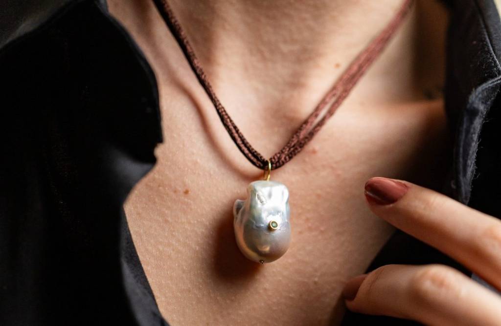 Joalheiro cria pingentes de pérola para combater o câncer em instituto da Unicamp