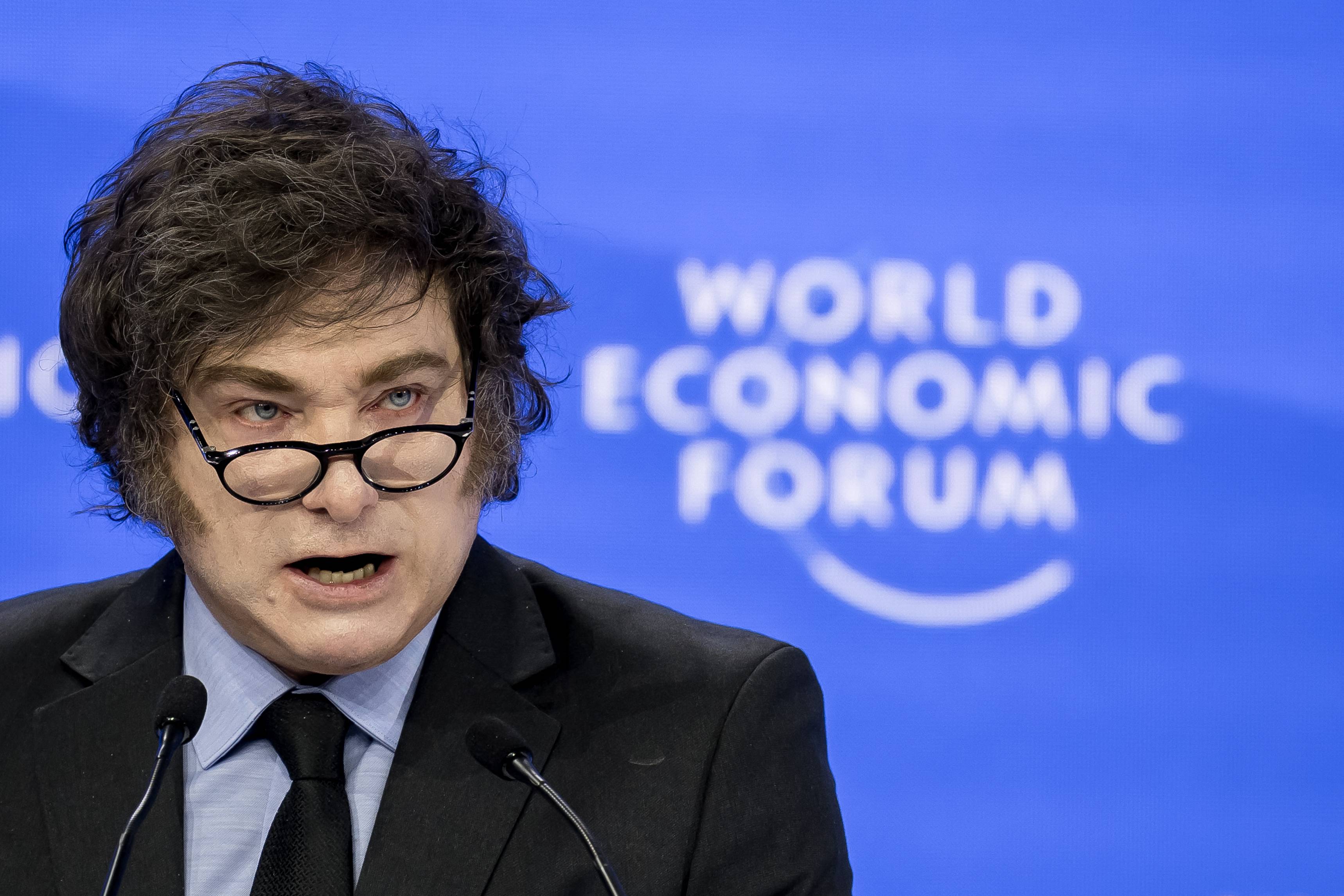Em Davos, Milei defende Musk após gesto semelhante a saudação nazista