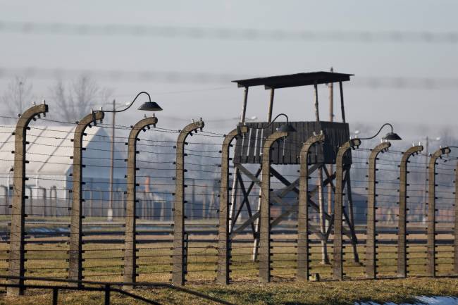 POLAND-GERMANY-HISTORY-WWII-HOLOCAUST-COMMEMORATION This picture taken on january 27, 2025, shows fences and parts of the former Auschwitz concentration camp, on january 27, 2025, in Oswiecim, Poland, ahead of commemorations on the 80th anniversary of the liberation of the German Nazi concentration and extermination camp Auschwitz-Birkenau by the Red Army. The camp was set up by Nazi German occupiers in southern Poland in 1940 and liberated by Soviet troops on January 27, 1945 -- just months before the end of the Second World War. (Photo by Ludovic MARIN / POOL / AFP)