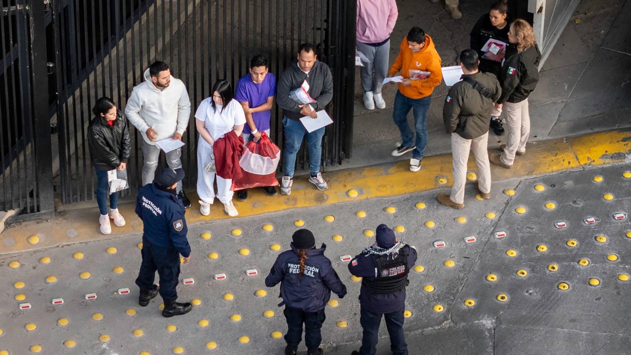 NOGALES, ARIZONA - JANUARY 22: In this aerial view, Mexican immigration officials and police receive deportees after they were sent back into Mexico on January 22, 2025 as seen from Nogales, Arizona. U.S. President Donald Trump signed executive orders on his first day in office declaring a state of emergency at the U.S. southern border, halting asylum claims and launching a campaign of mass deportations. John Moore/Getty Images/AFP (Photo by JOHN MOORE / GETTY IMAGES NORTH AMERICA / Getty Images via AFP)