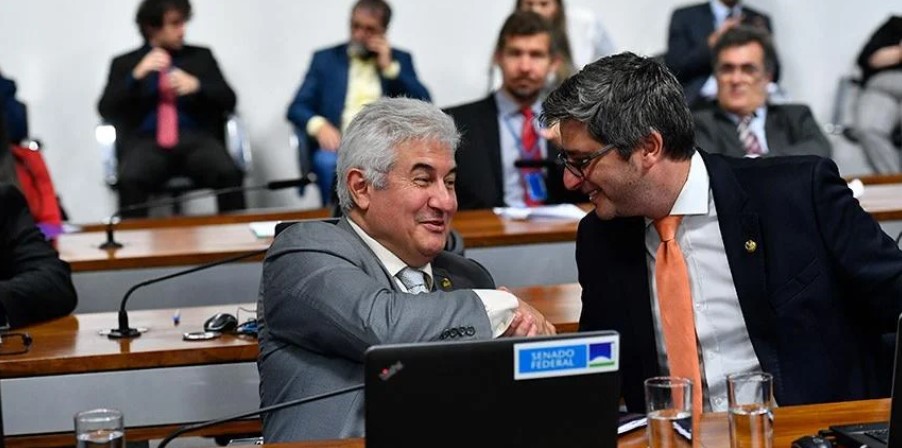 PL tentará convencer senador a desistir da disputa pela presidência do Senado