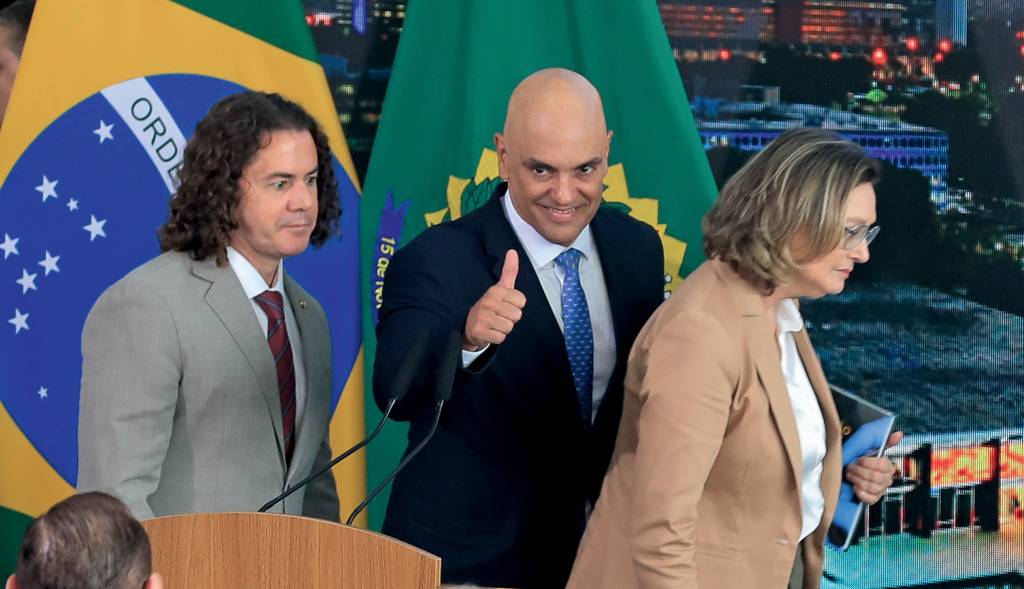 Brasília (DF) 08/01/2025 Ato a favor da democracia no Palácio do Planalto. Foto Lula Marques/ Agência Brasil ASTRO - Alexandre de Moraes: ministro do STF foi ovacionado pelos esquerdistas