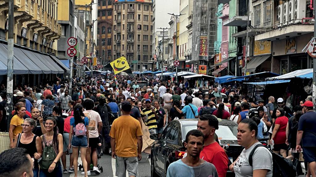 Movimentação na região da rua 25 de março em são paulo ILEGALIDADE - Rua 25 de Março, em São Paulo: entre os maiores polos de pirataria do mundo