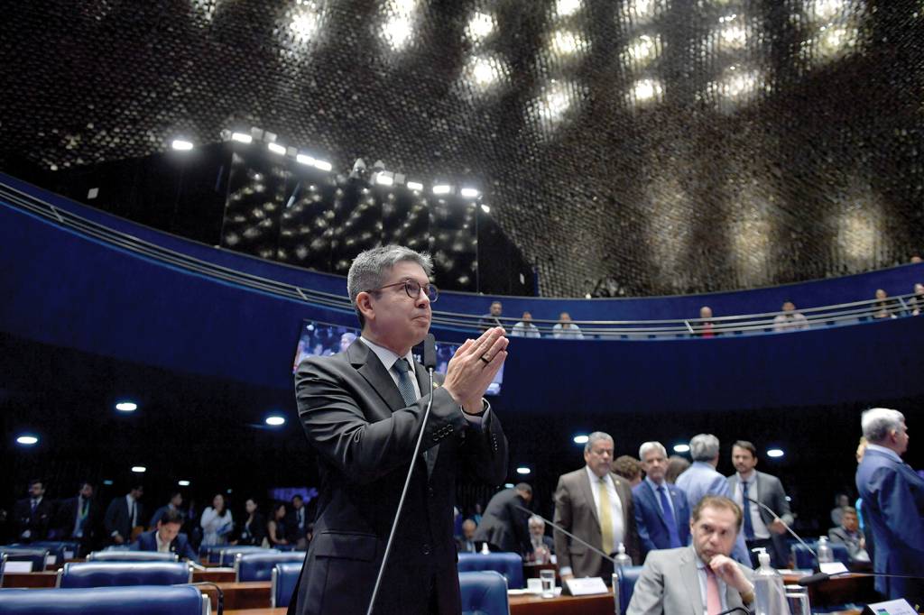 2D-(4)-REF-54185487075_2340656ecf_o NÃO DEU - Randolfe Rodrigues: líder do governo tentou mudar as regras do jogo