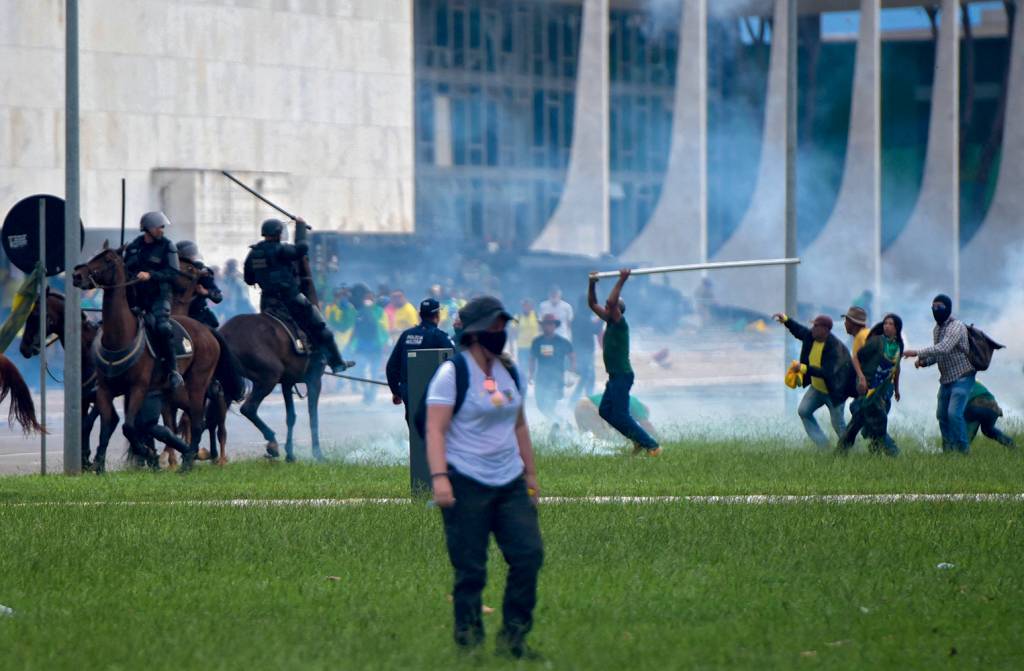 BRAZIL-POLITICS-BOLSONARO-SUPPORTERS-DEMONSTRATION VANDALISMO - Punições: quase 400 pessoas condenadas por atos golpistas