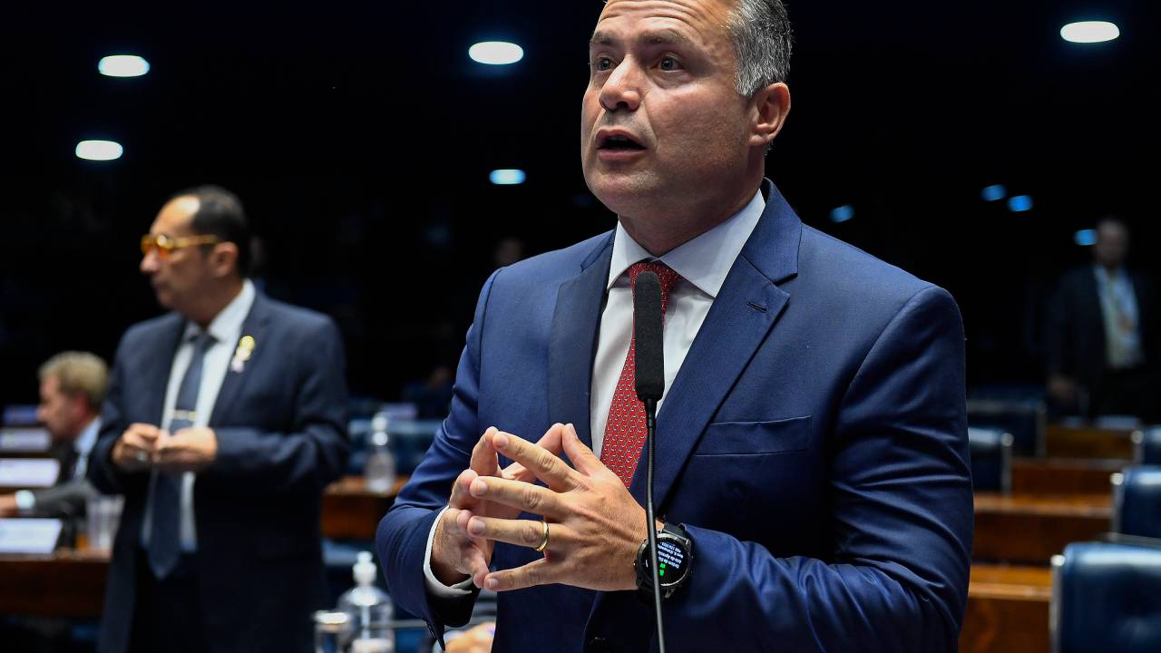 Renan Filho discursa no plenário do Senado