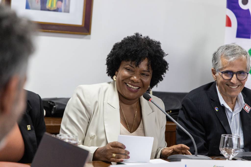 O que ministra da Cultura disse a grupo de artistas após protestos