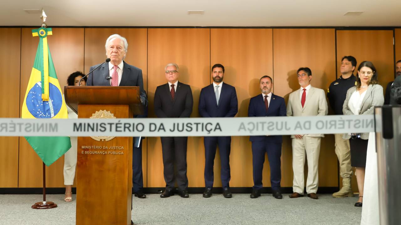 O ministro da Justiça e Segurança Pública, Ricardo Lewandowski, e integrantes da pasta
