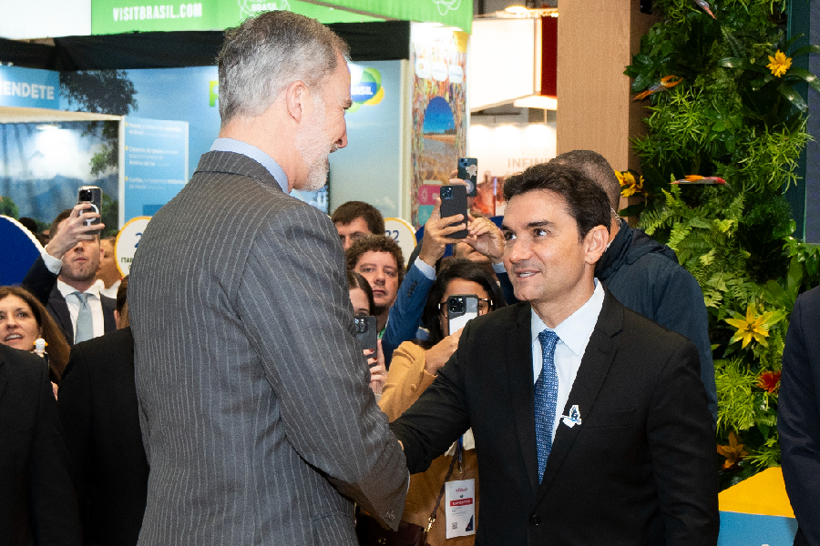 Celso Sabino cumprimenta o rei da Espanha, Felipe VI