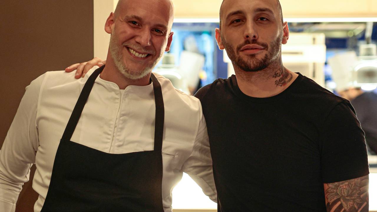Os chefs Luiz Filipe Souza e Floriano Pellegrino no Evvai, em São Paulo