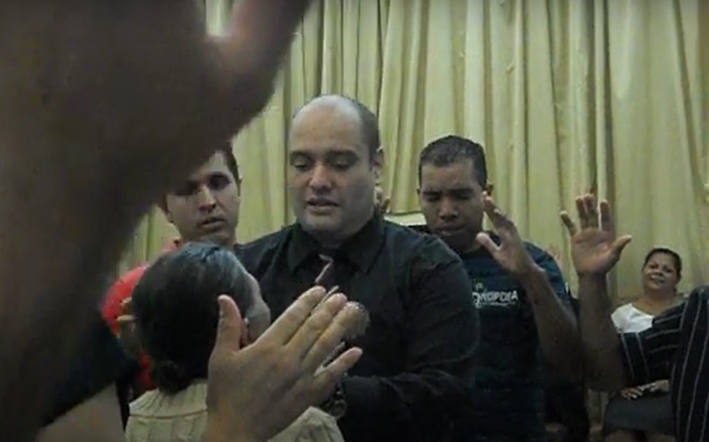 MP denuncia pastor que prometia reconstruir seios e fazer nascer dentes