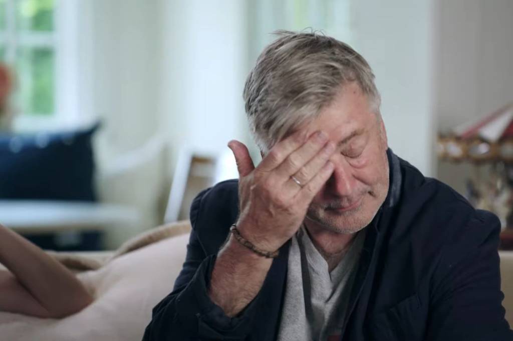 Alec Baldwin usa morte de diretora em reality show à la ‘Kardashians’