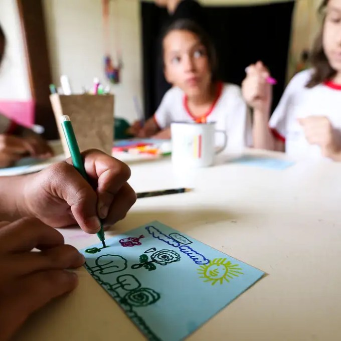 O que faz a educação avançar?