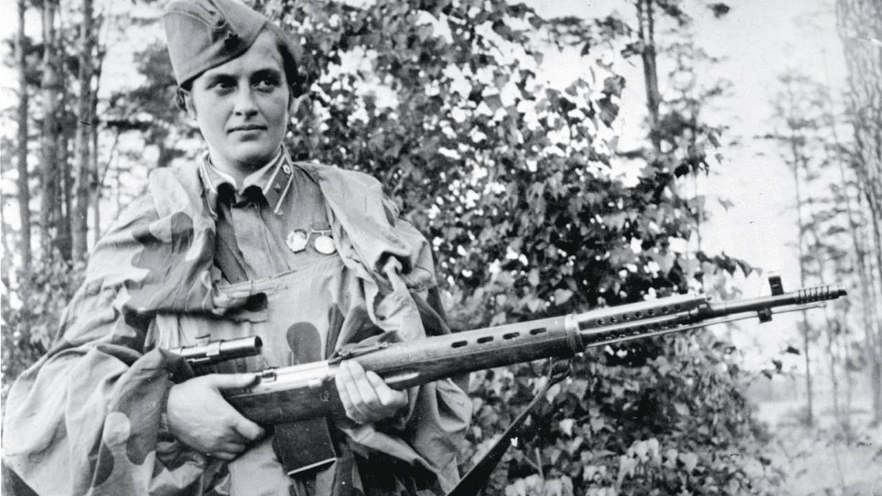 IMPLACÁVEL - A atiradora Lyudmila Pavlichenko: personagem real pode ter matado mais de 300 nazistas