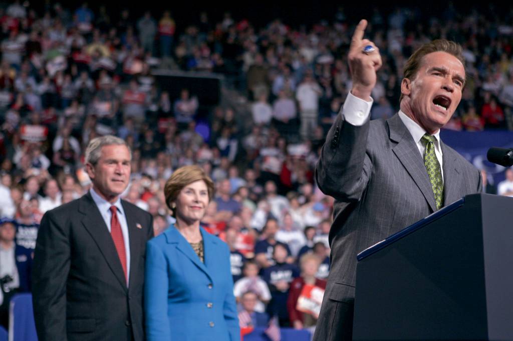 Ohio Campaign Rally for George W. Bush FIM DA PIADA - Schwarzenegger: o musculoso virou governador da Califórnia