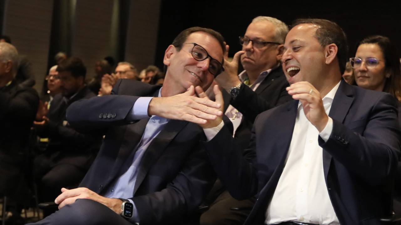 Os prefeitos Eduardo Paes (PSD), do Rio, e Rodrigo Neves (PDT), de Niterói: candidatura das cidades como sedes do Pan foi aprovada pelo COB
