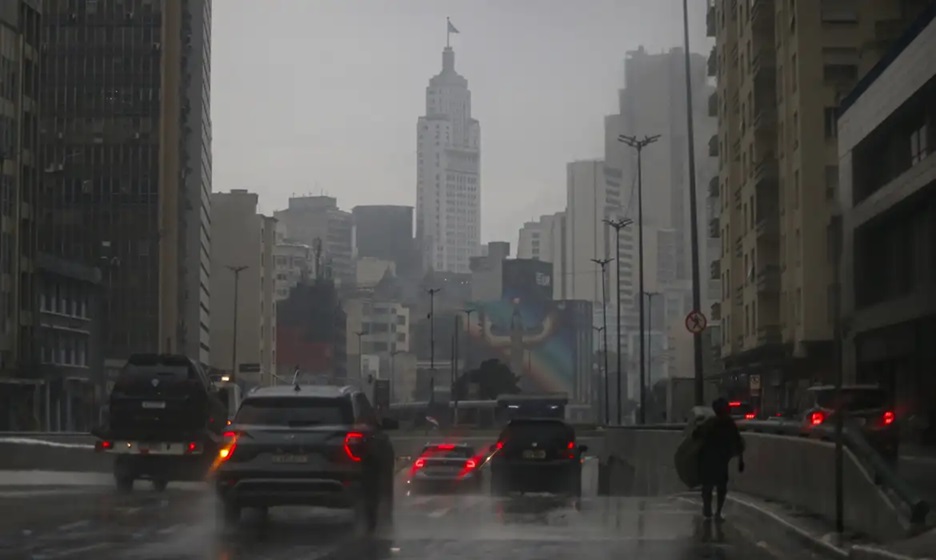 Novo alerta laranja do Inmet indica temporais em quatro estados nesta terça, 2