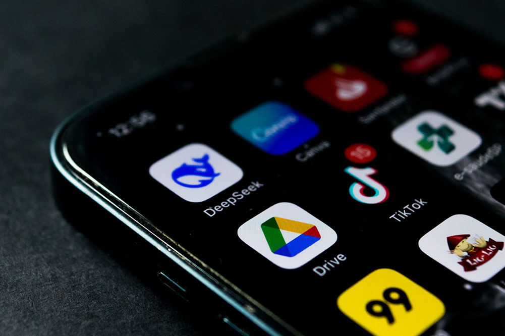 DeepSeek ChatGPT inteligência artificial IA roubo tecnologia pirataria direitos autorais OpenAI