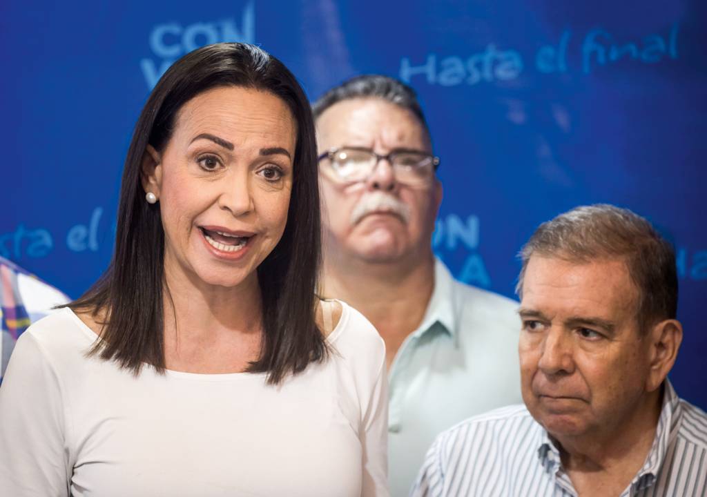 efespsixteen768603.jpg EXÍLIO - María Corina (à esq.) e González: oposição sem força de mudar o cenário
