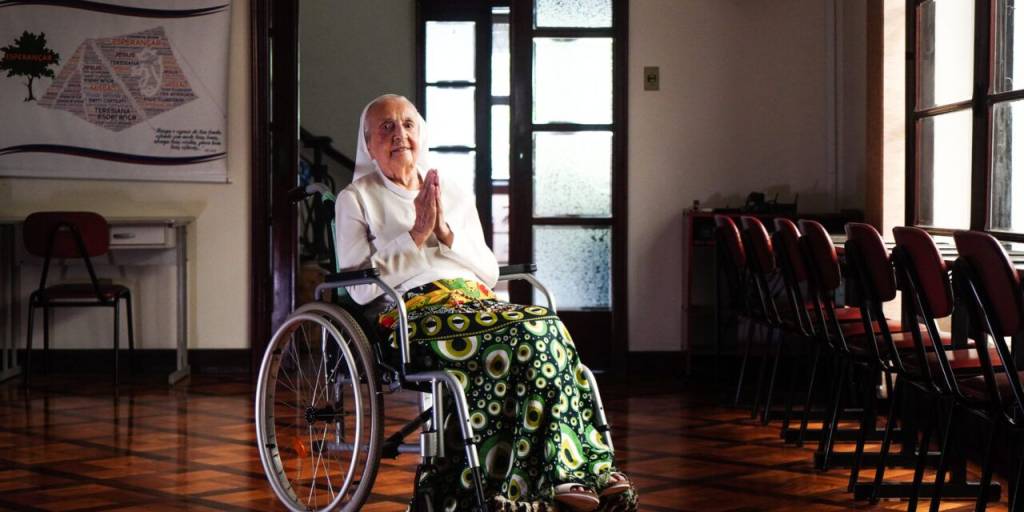 Morre a freira brasileira que era a pessoa mais velha do mundo