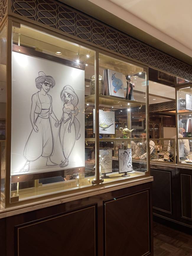 restaurante 1923 Restaurante 1923: inspirado no ano de criação do Walt Disney Studios, o local conta com uma impressionante coleção de croquis dos principais personagens do conglomerado de entretenimento