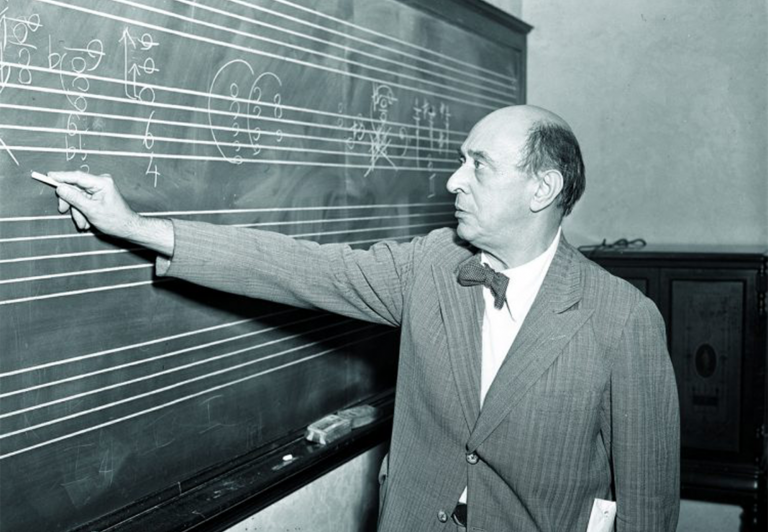 O compositor Arnold Schoenberg