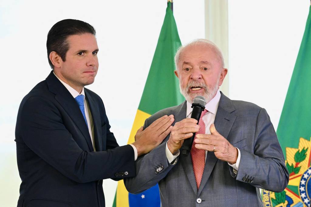 Lula tenta se aproximar de Motta e do partido de Tarcísio de Freitas