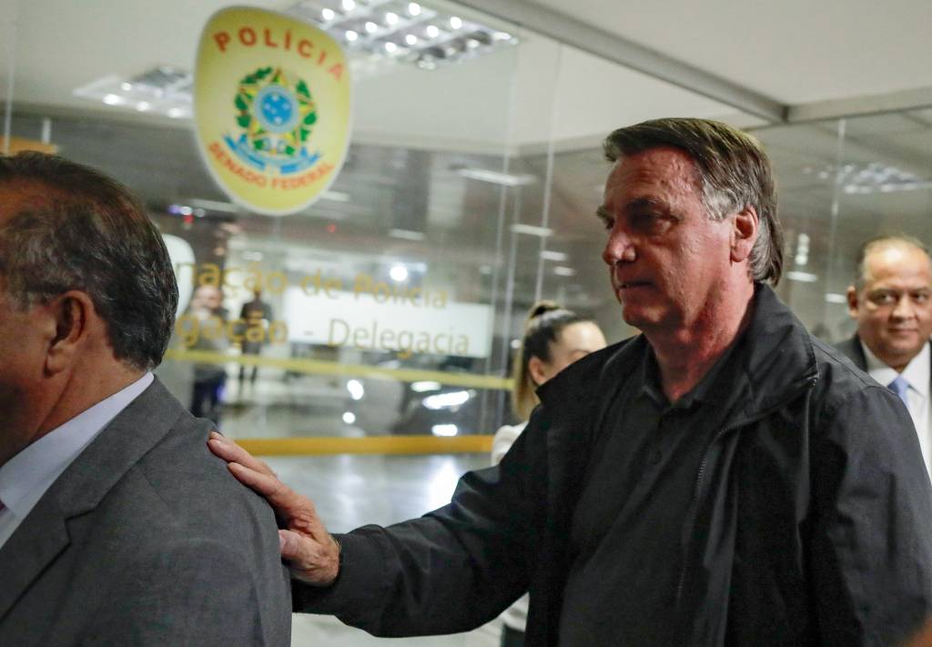 A oportunidade após a denúncia contra Bolsonaro