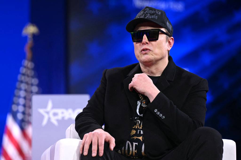 Interferências políticas de Musk aumentam, e vendas da Tesla desabam na Europa