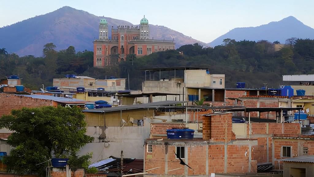 Fiocruz pede socorro em meio à guerra entre bandidos no Rio