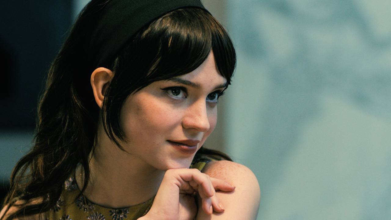 SUSPENSE - Sophie Thatcher como a misteriosa Iris: namorada (quase) ideal
