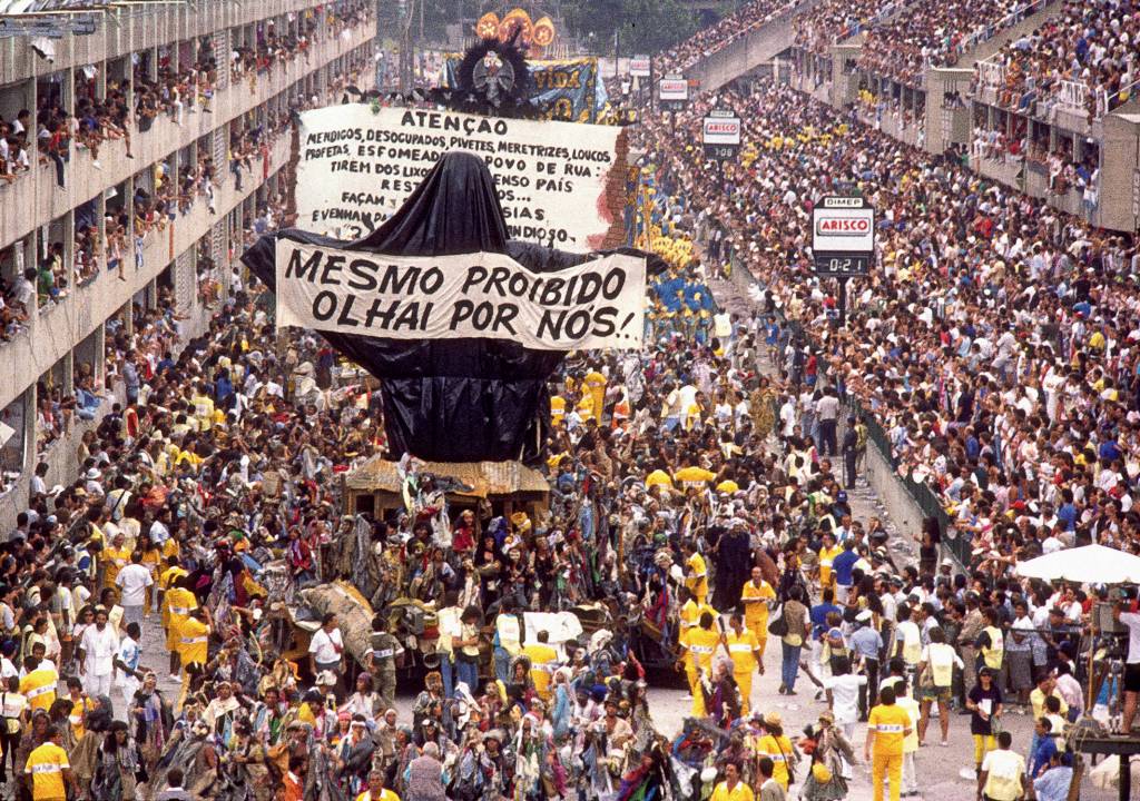 2 menor – pg 104.jpg Rio de Janeiro (RJ) 07/02/1989 Carnaval - Desfile da Beija-Flor - Foto Ricardo Leoni / Agência O Globo. Cromo : 90-0172-C