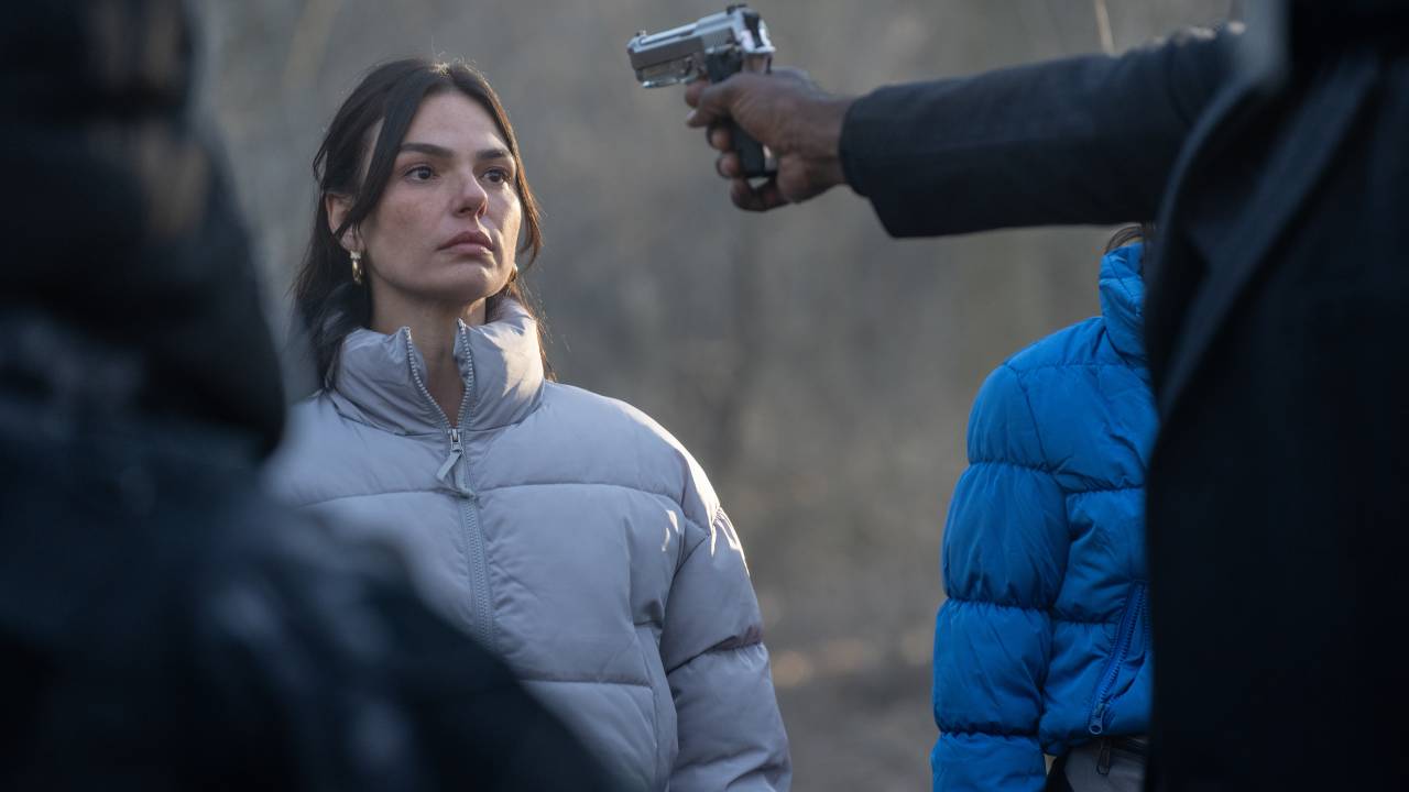Isis Valverde no filme 'Código Alarum' -
