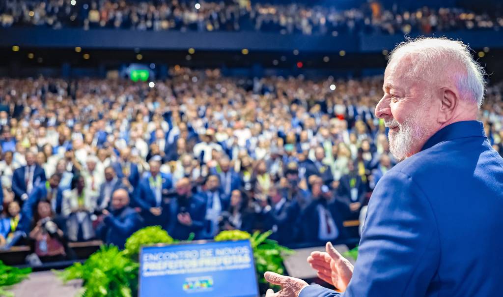 Lula afirma que prefeitos vão dizer ‘Lulinha, fica’ ao fim do seu mandato