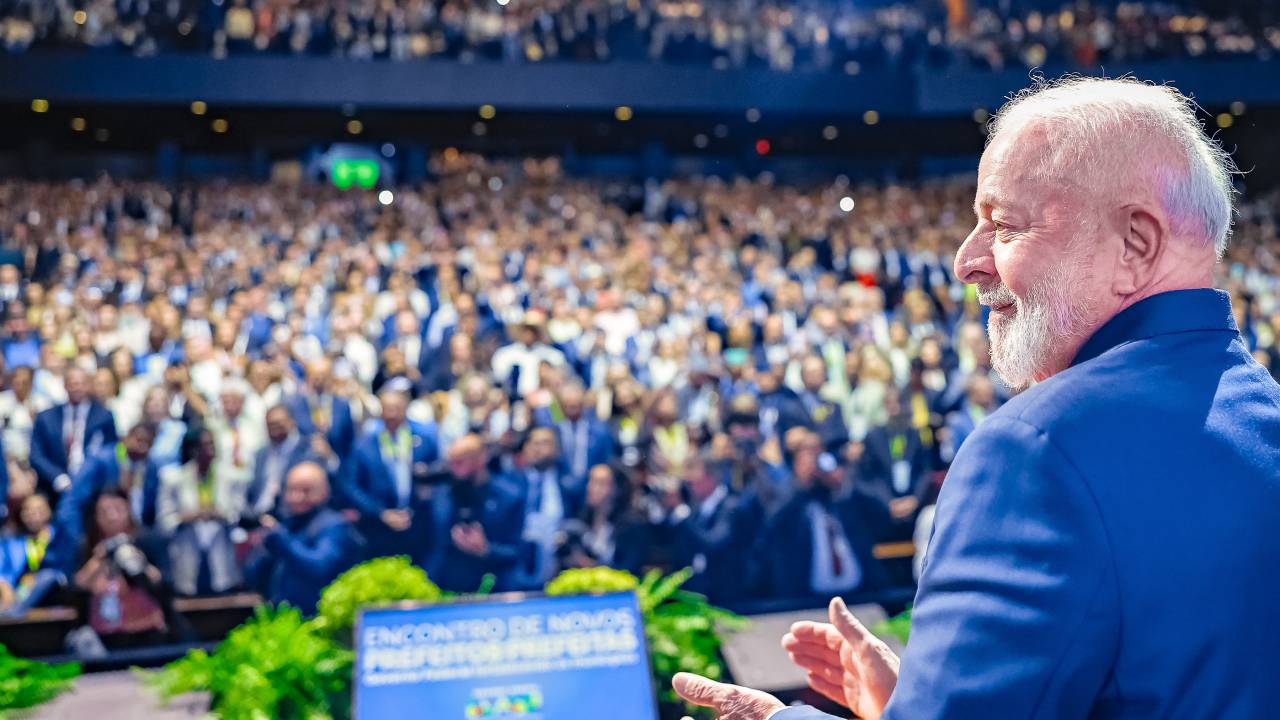 O presidente Luiz Inácio Lula da Silva participou de encontro com prefeitos, em Brasília, nesta terça-feira