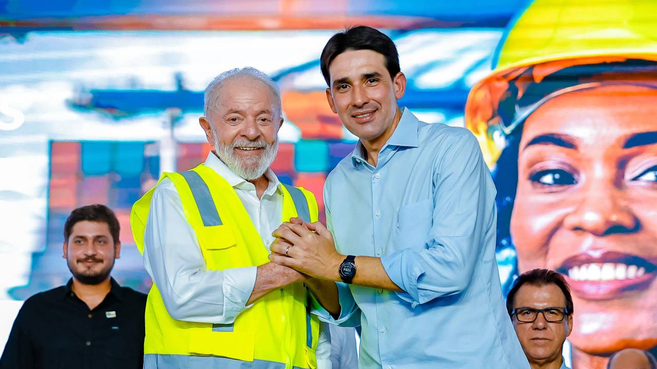 Presidente da República, Luis Inácio Lula da Silva durante cerimônia de assinatura do contrato de concessão do Terminal ITG02 do Porto de Itaguaí e anúncio de recursos do Fundo da Marinha Mercante, no Porto de Itaguaí, Ilha da Madeira (RJ)