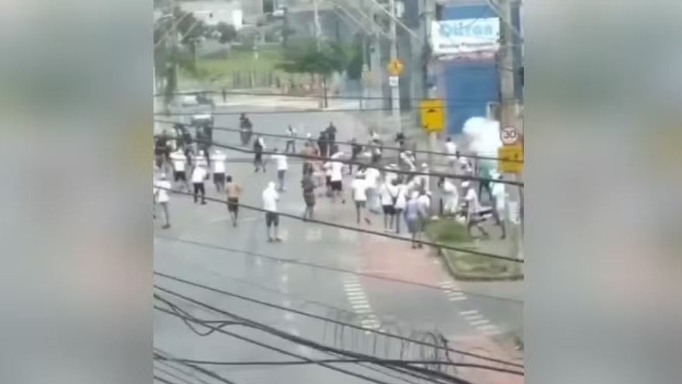 Briga torcedores Cruzeiro e Atlético