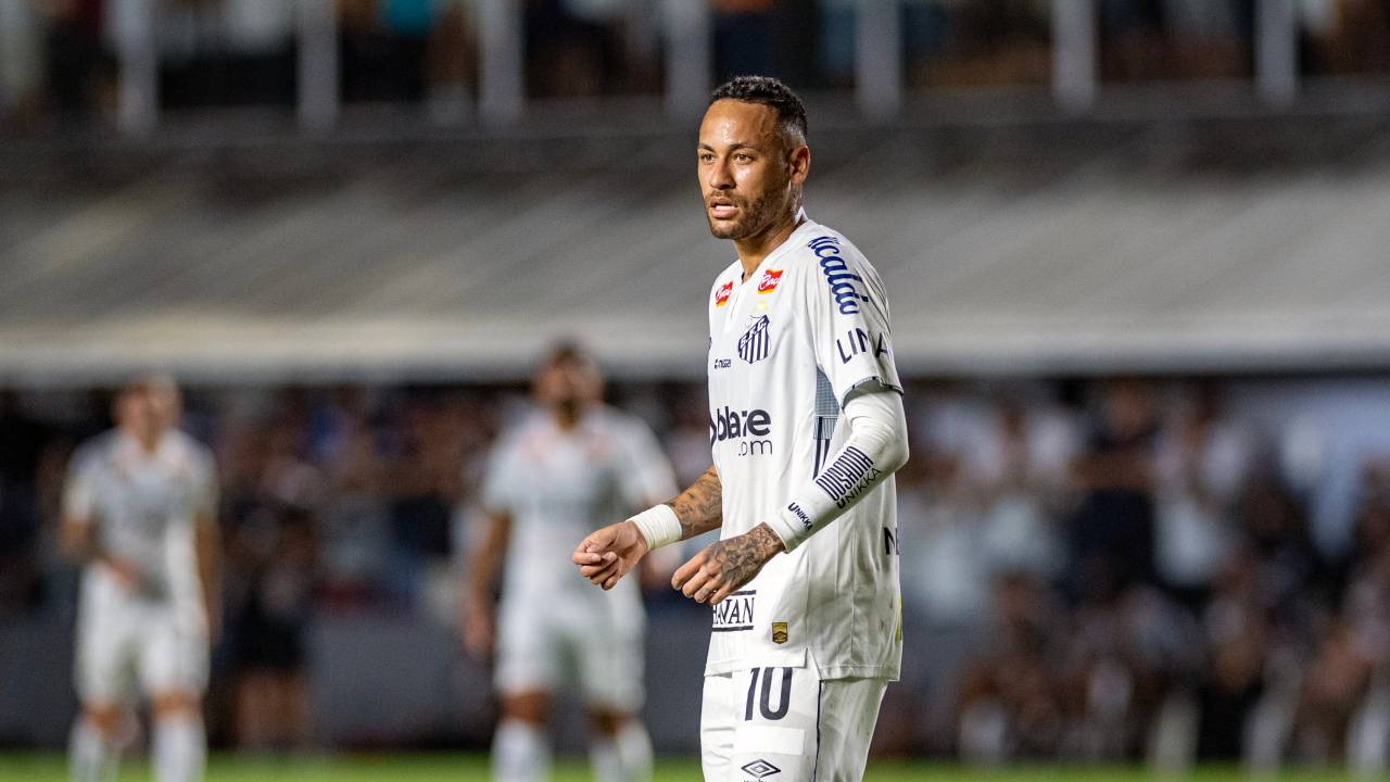 SANTOS, BRAZIL - FEBRUARY 5: Neymar of Santos looks on during the Campeonato Paulista 2025 match between Santos and Botafogo at Urbano Caldeira Stadium (Vila Belmiro) on February 5, 2025 in Santos, Brazil. (Photo by Riquelve Nata/Sports Press Photo/Getty Images)